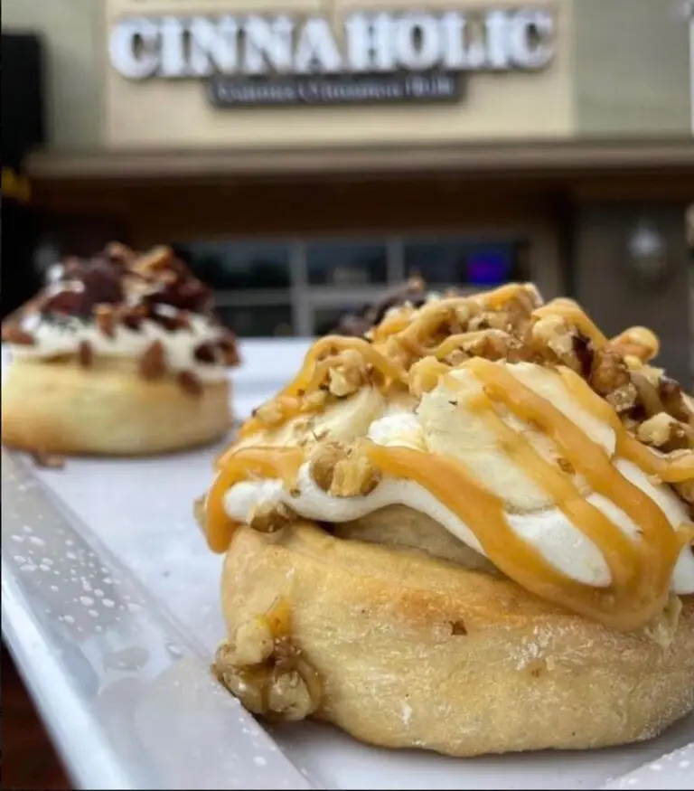 Cinnaholic Cinnamon Rolls